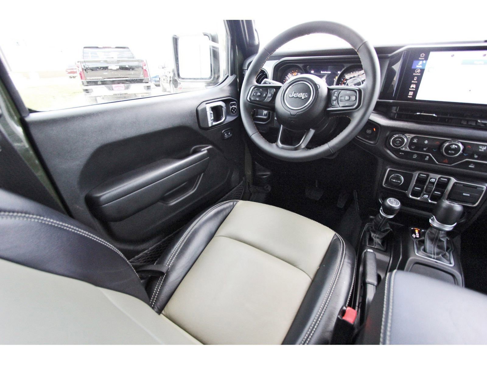 Used 2024 Jeep Wrangler Sport S image 11