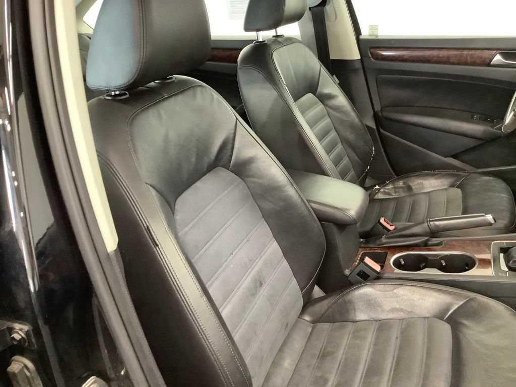Used 2013 Volkswagen Passat TDI SEL Premium FWD image 28