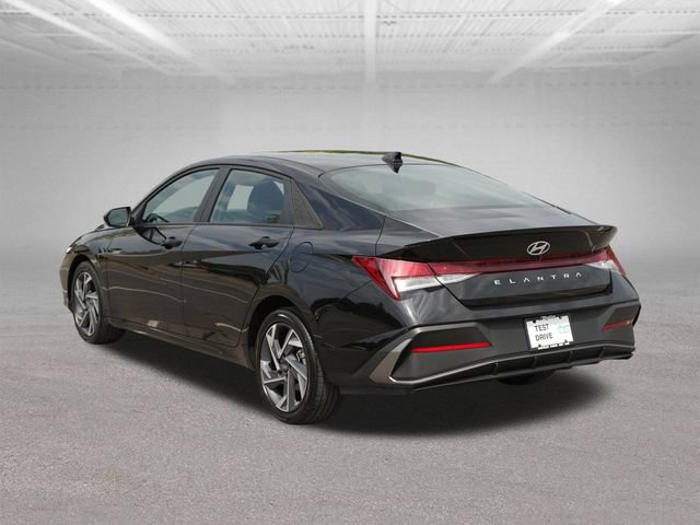 Used 2025 Hyundai Elantra Sport FWD image 5