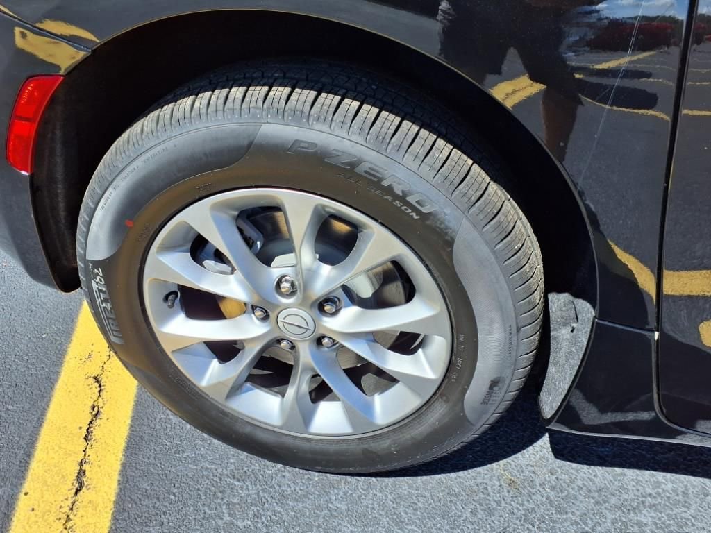 New 2026 Chrysler Pacifica Select image 6