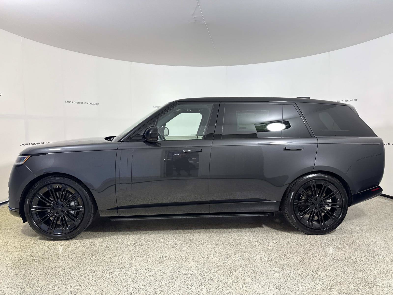 New 2026 Land Rover Range Rover Long Wheelbase SE AWD/4WD image 2