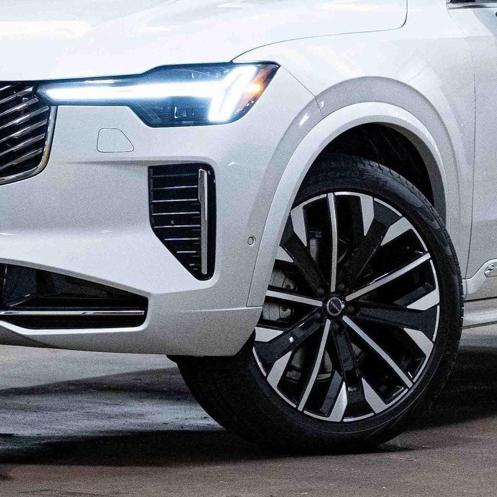 New 2026 Volvo XC90 B6 Plus w/ Protection Package Premier image 3