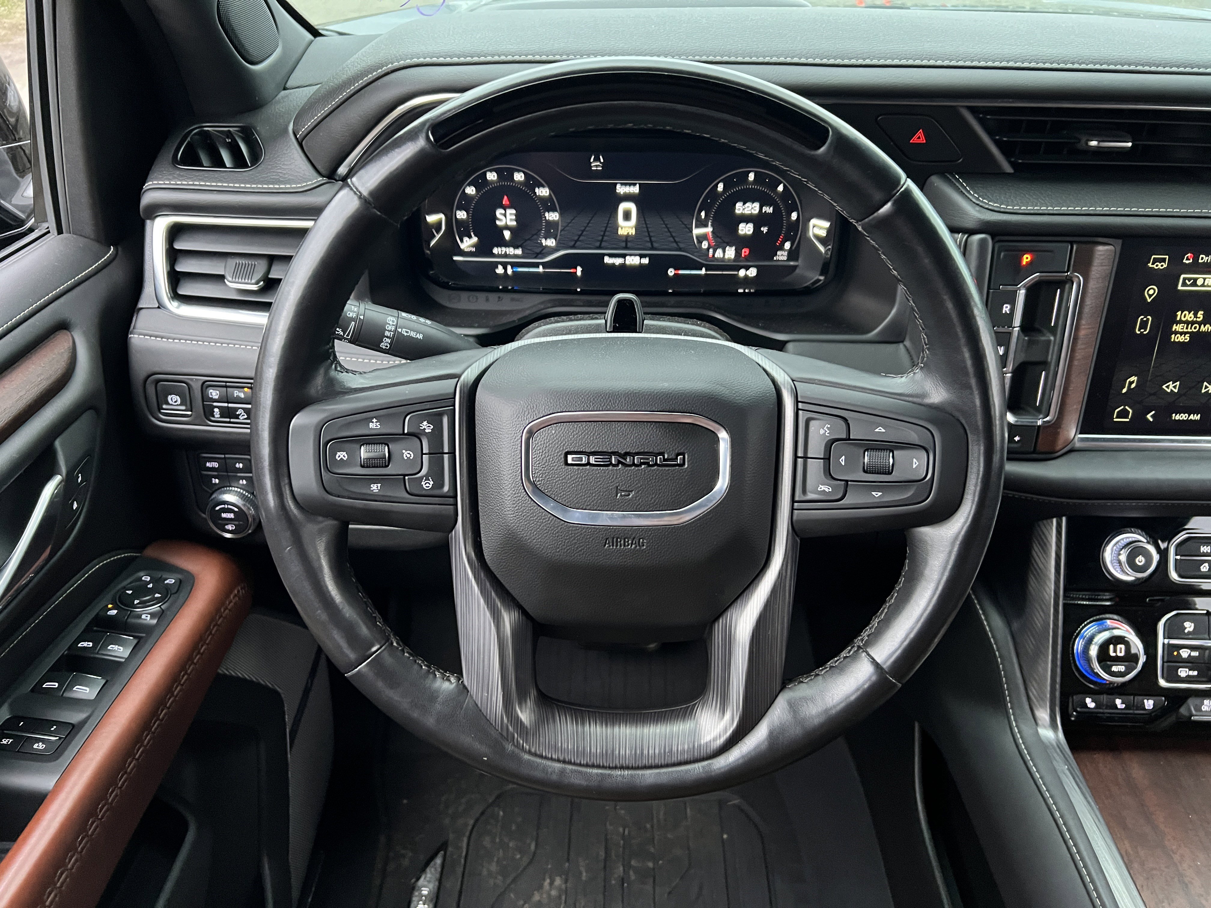 Used 2023 GMC Yukon XL Denali Ultimate w/ LPO, Floor Liner Package image 28