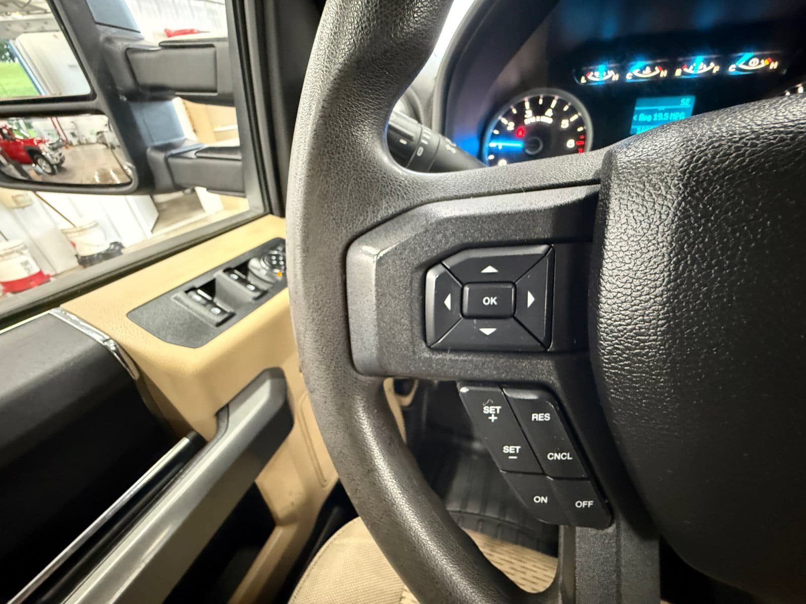Used 2015 Ford F150 XLT AWD/4WD image 17