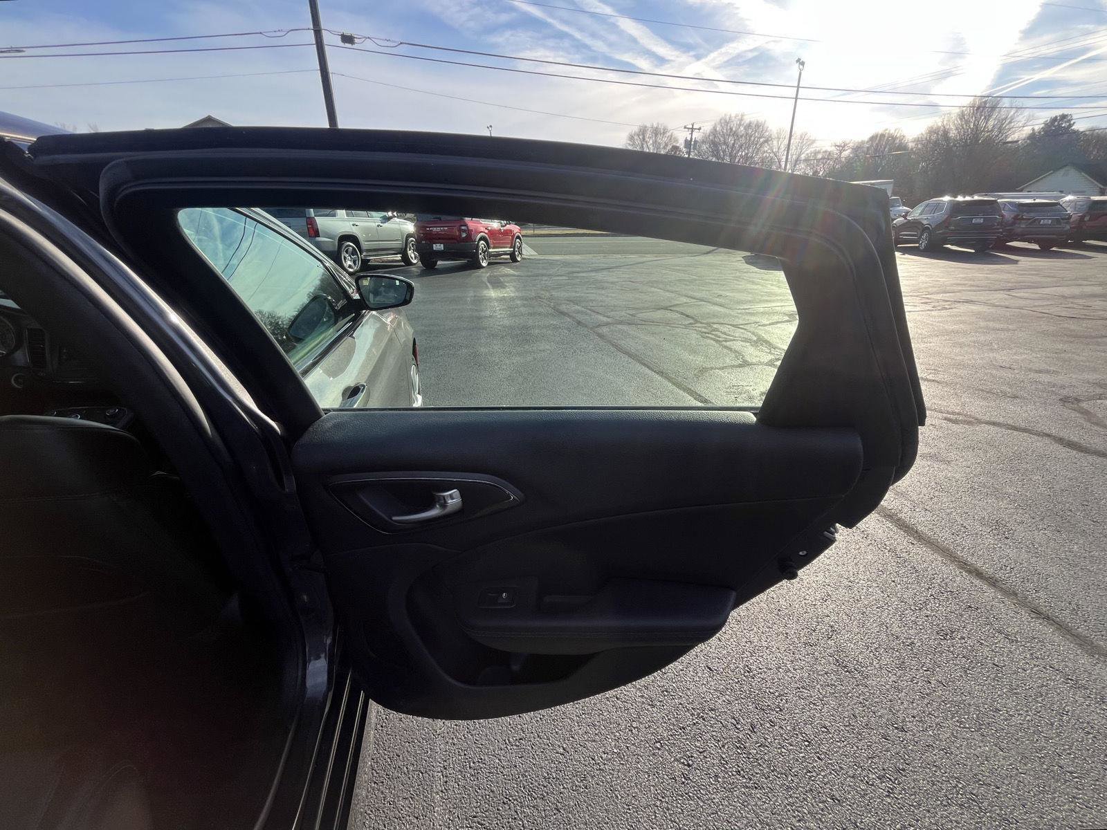 Used 2016 Chrysler 200 S w/ Comfort Group image 17