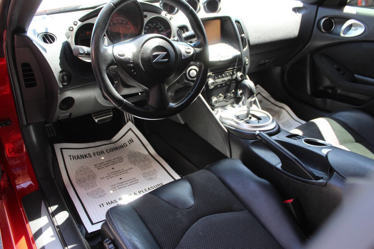 Used 2015 Nissan 370Z Touring image 11