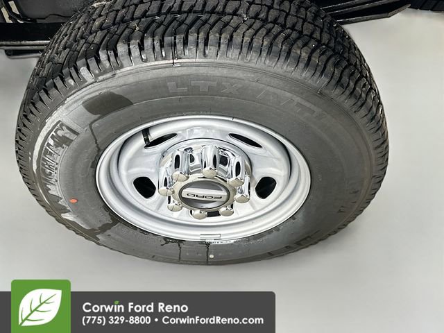 New 2026 Ford F250 XL w/ XL Chrome Package image 30