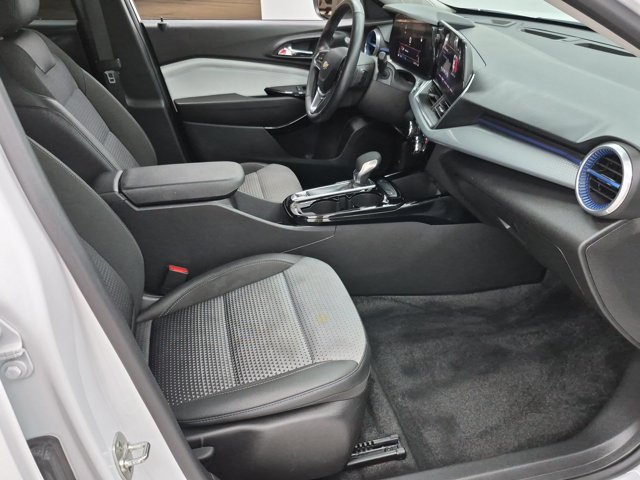 Used 2024 Chevrolet Trax LT w/ Driver Confidence Package FWD image 19