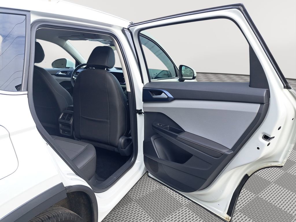 Used 2024 Volkswagen Taos SE image 15