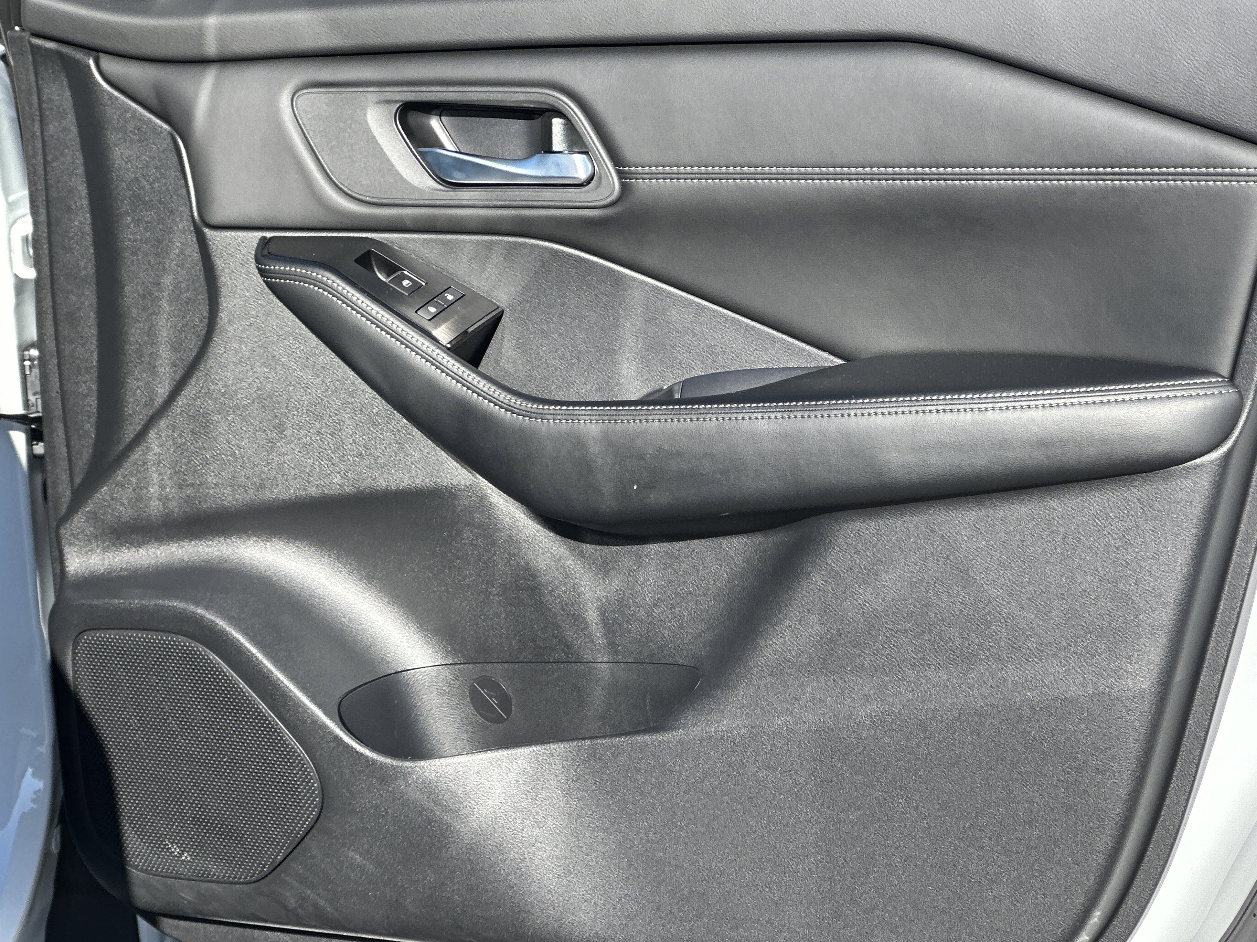 Used 2024 Nissan Rogue SL image 14