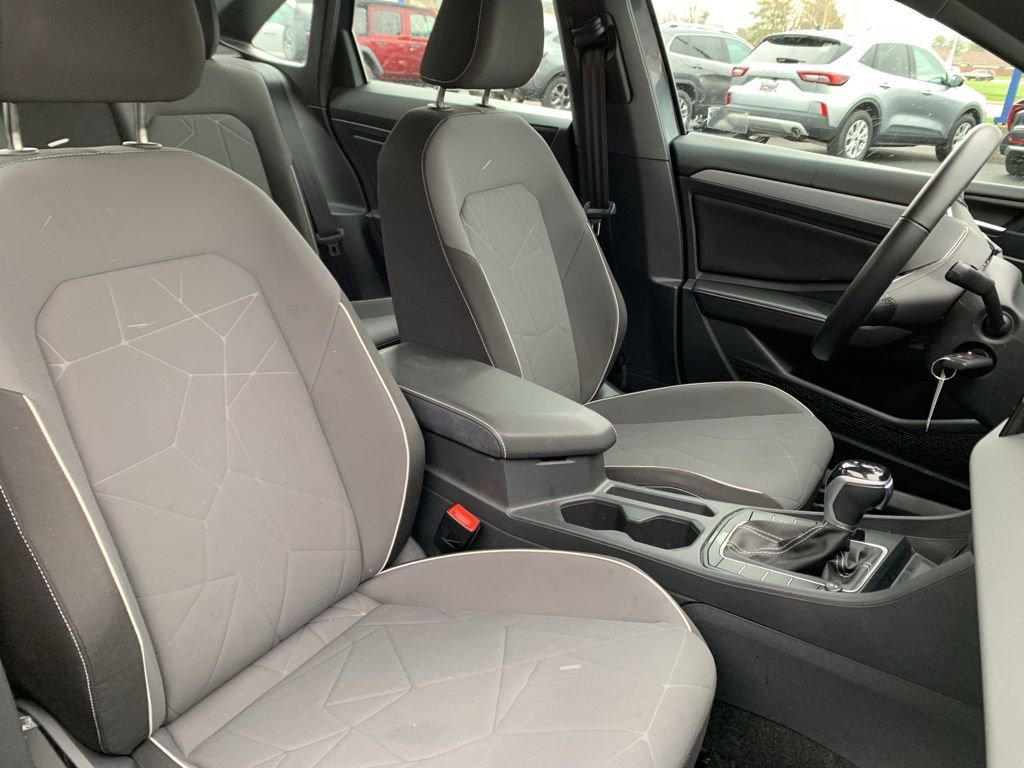 Used 2025 Volkswagen Jetta Sport image 11