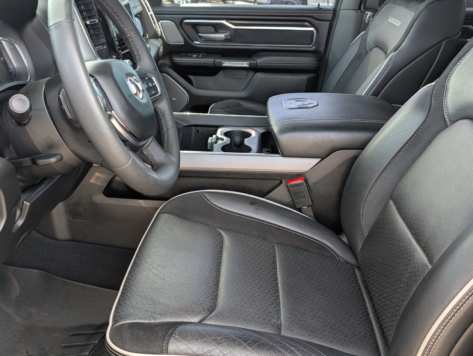 Used 2025 RAM 1500 Laramie AWD/4WD image 14