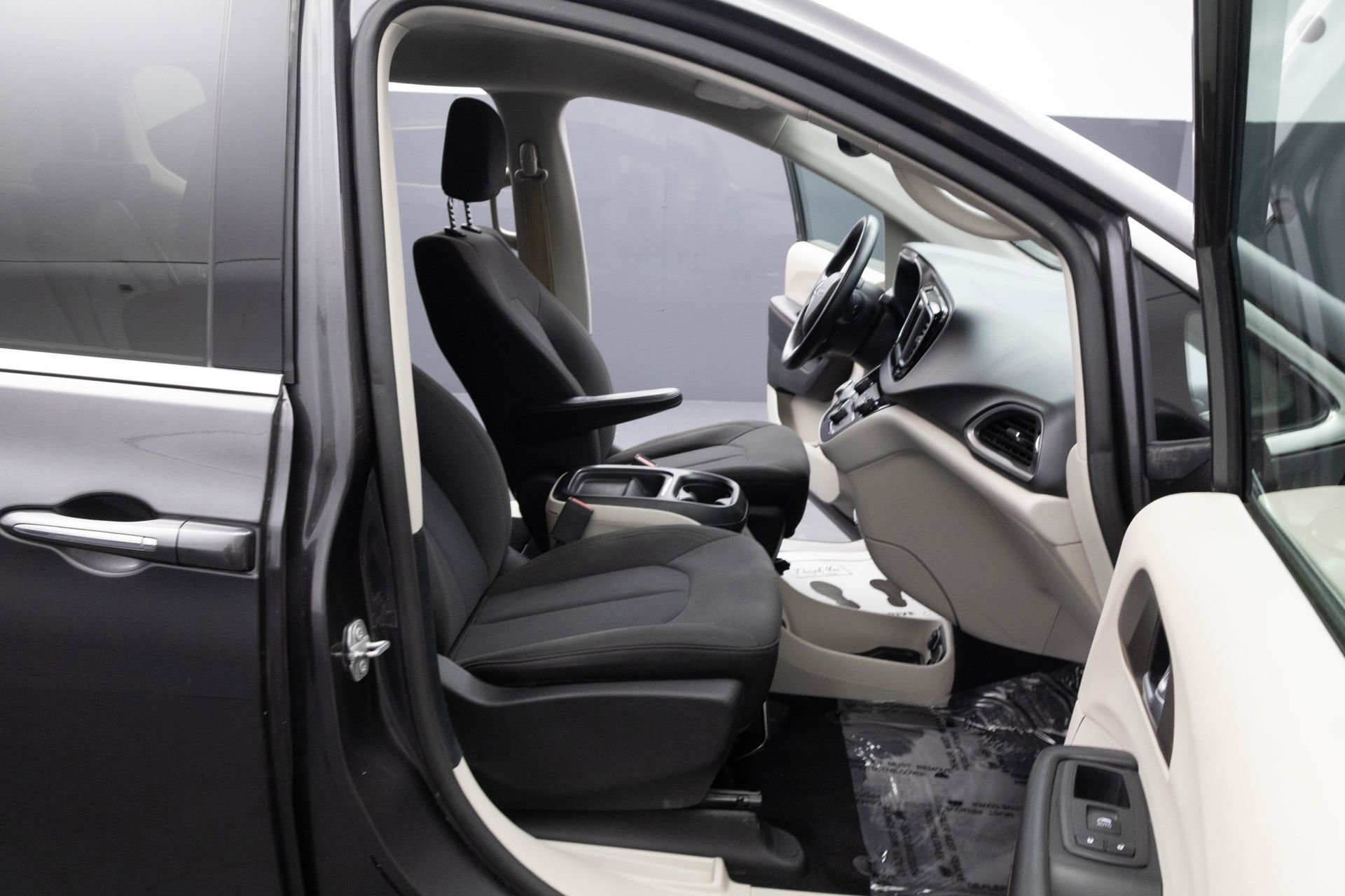 Used 2019 Chrysler Pacifica Touring Plus w/ Tire & Wheel Group image 37