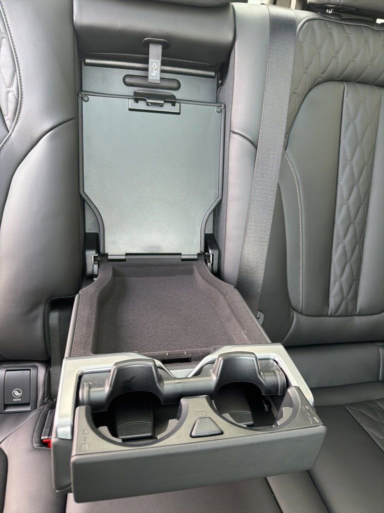 New 2026 BMW X7 M60i w/ Climate Comfort Package image 29