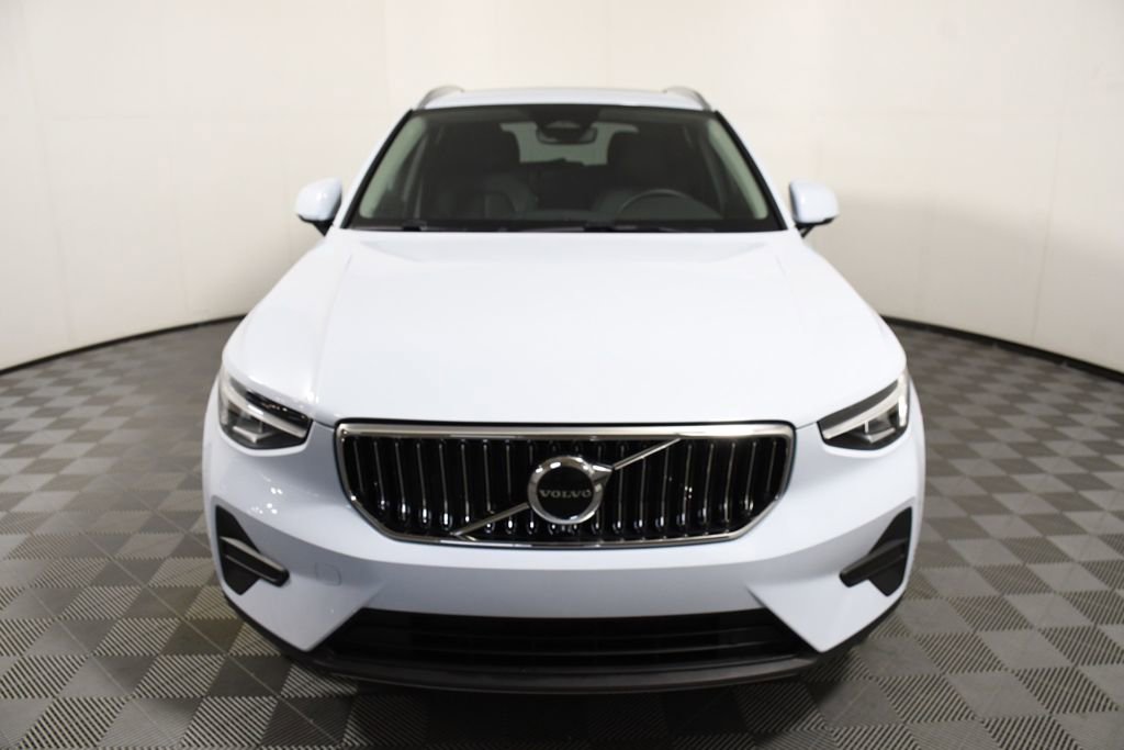 Used 2025 Volvo XC40 B5 Core image 10