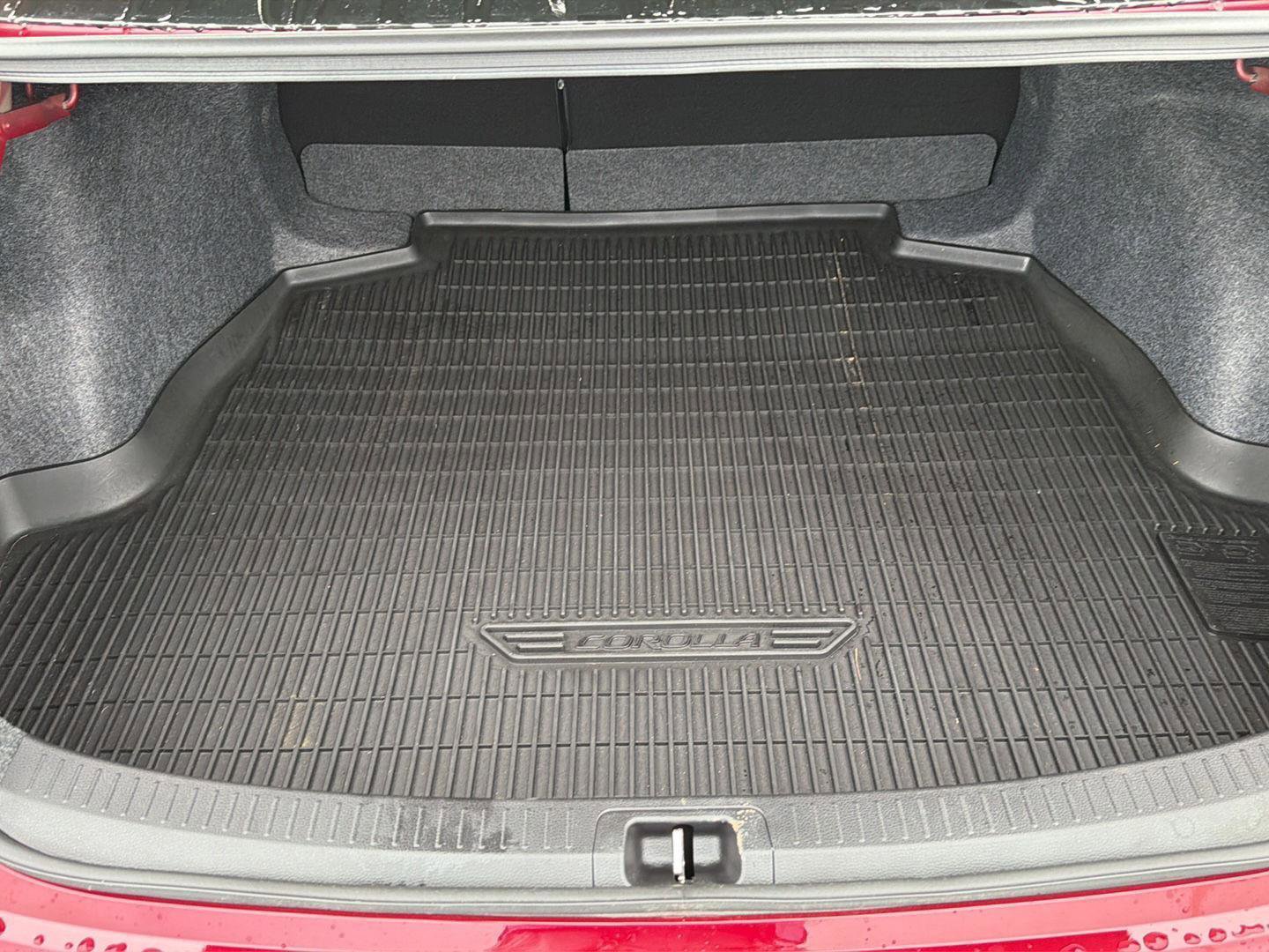 Certified 2025 Toyota Corolla LE FWD image 31