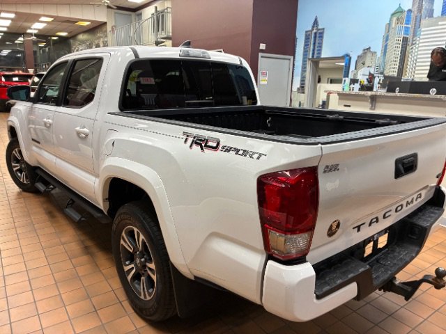 Used 2017 Toyota Tacoma TRD Sport w/ Tow Package image 5