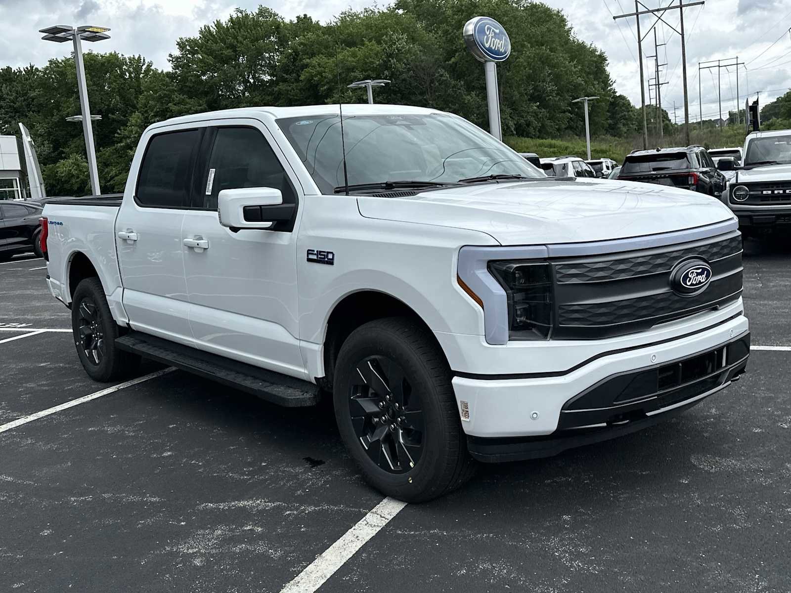 New 2025 Ford F150 Lightning Lariat image 32