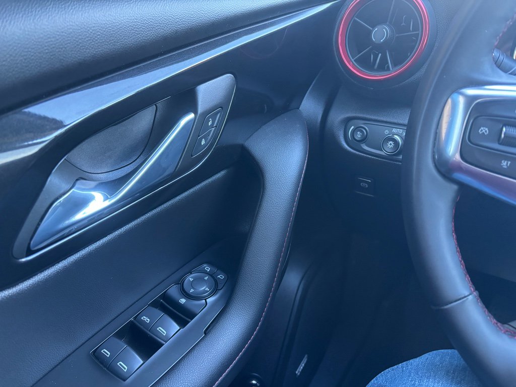 Used 2025 Chevrolet Blazer RS image 32