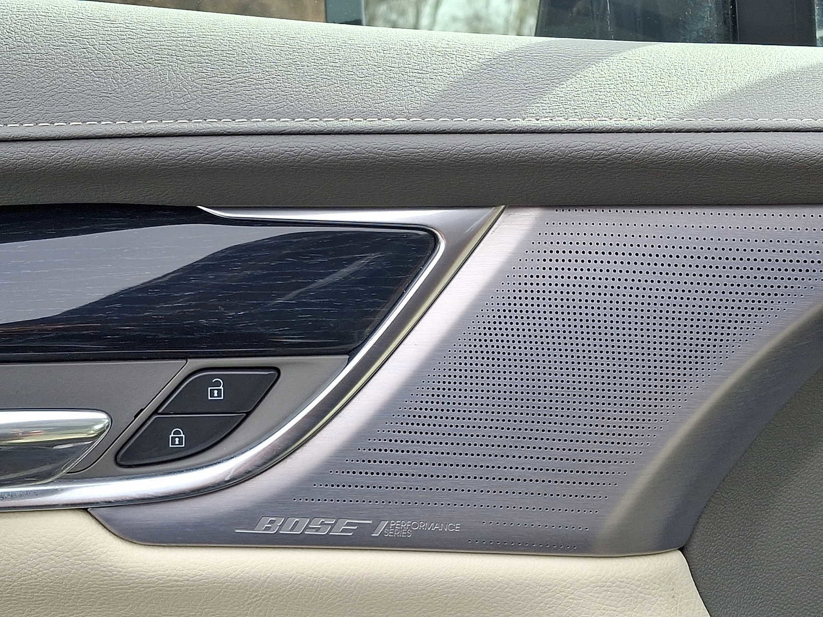 Used 2024 Cadillac XT6 Premium Luxury image 27