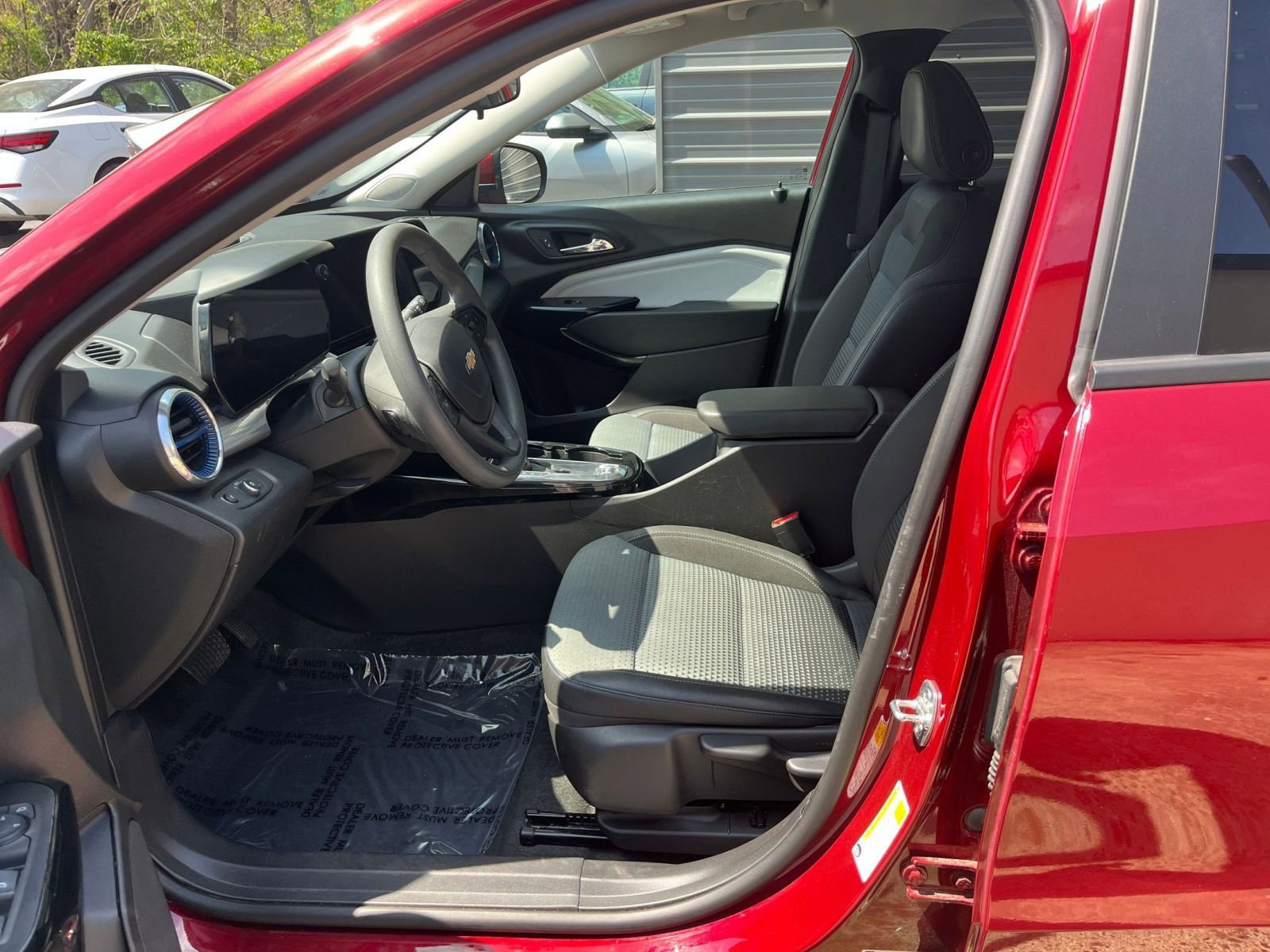 Used 2025 Chevrolet Trax LT FWD image 22