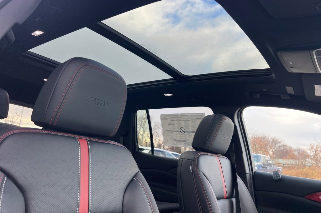 New 2026 Chevrolet Traverse RS image 15