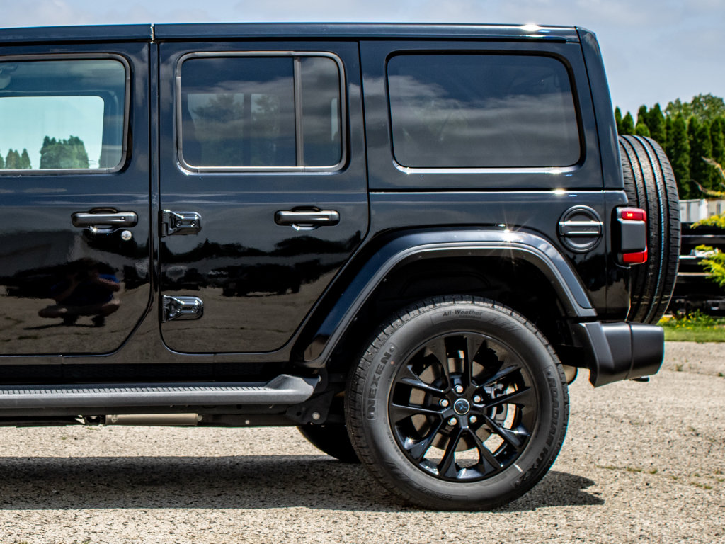Used 2025 Jeep Wrangler Unlimited Sahara AWD/4WD image 40