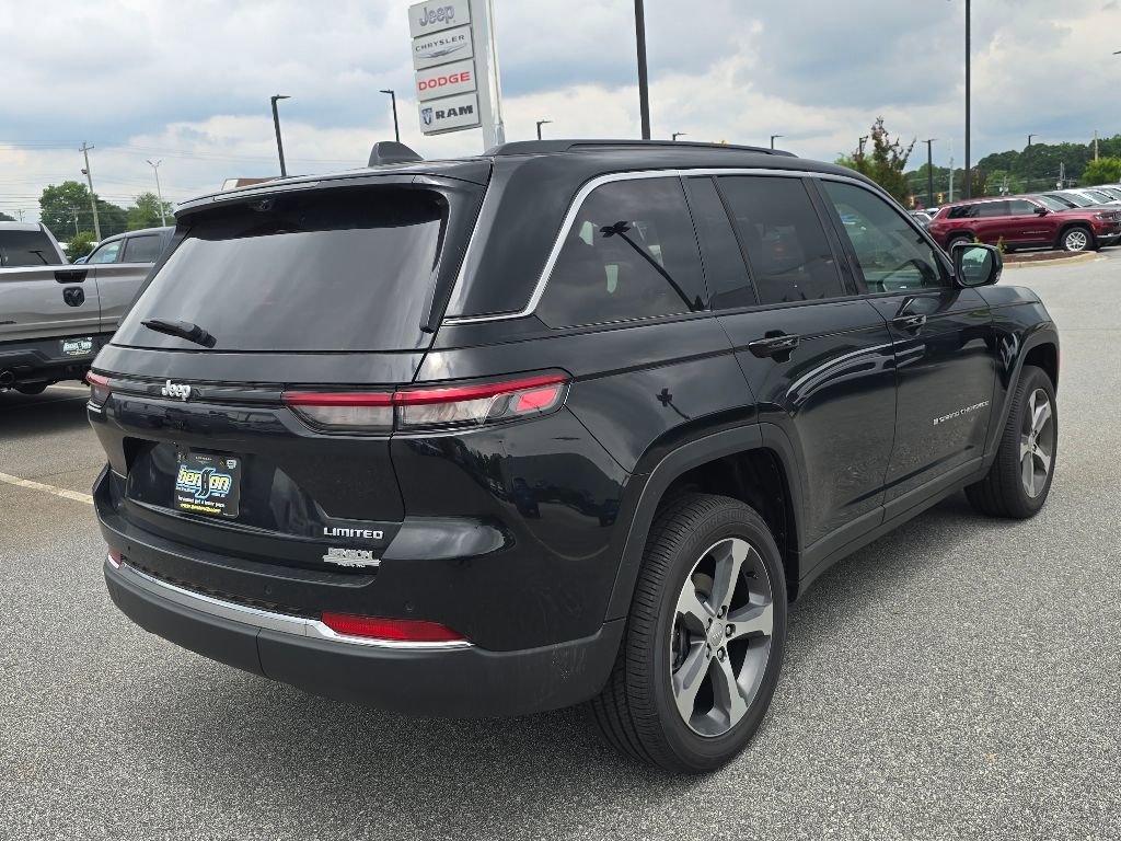 New 2025 Jeep Grand Cherokee Limited w/ Luxury Tech Group II image 3