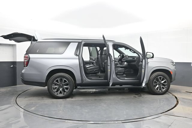 Used 2023 Chevrolet Suburban Z71 w/ Luxury Package AWD/4WD image 56