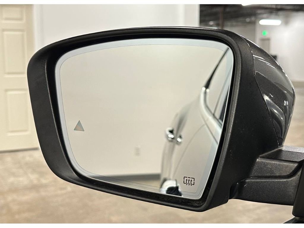 Used 2018 Maserati Levante GranLusso image 32