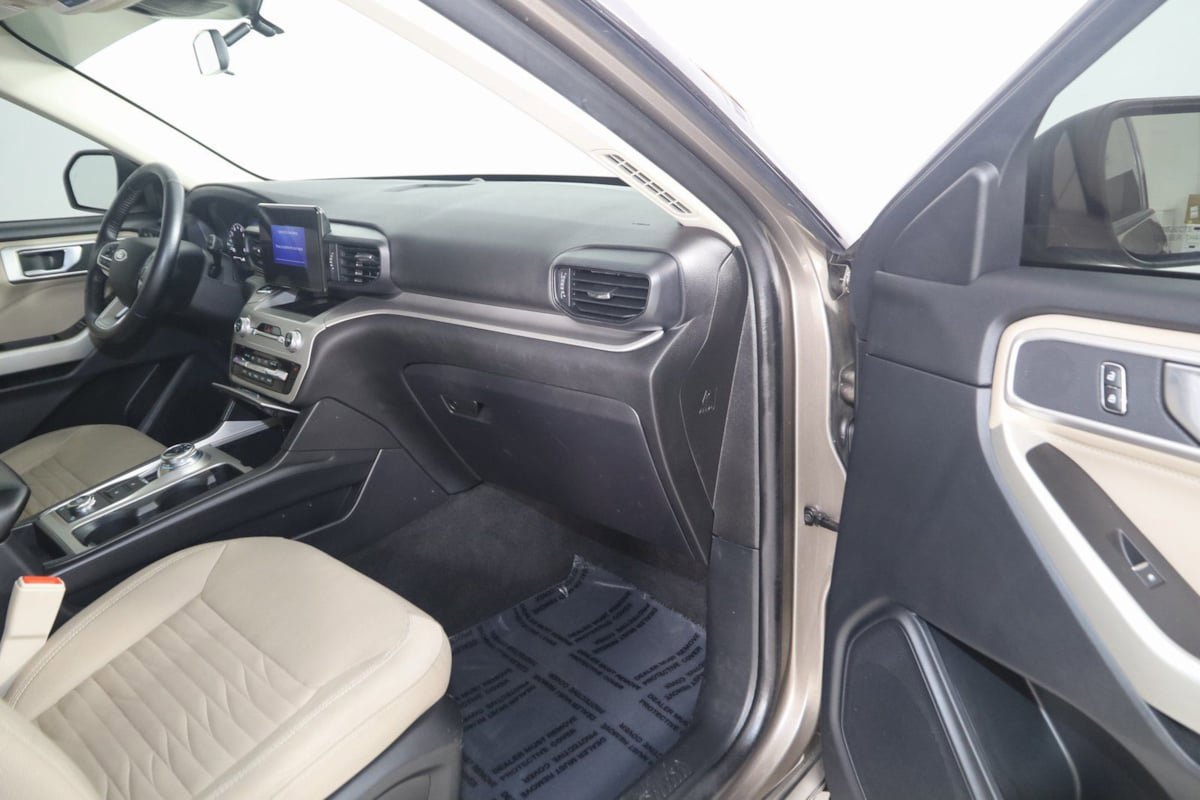 Used 2021 Ford Explorer XLT AWD/4WD image 41