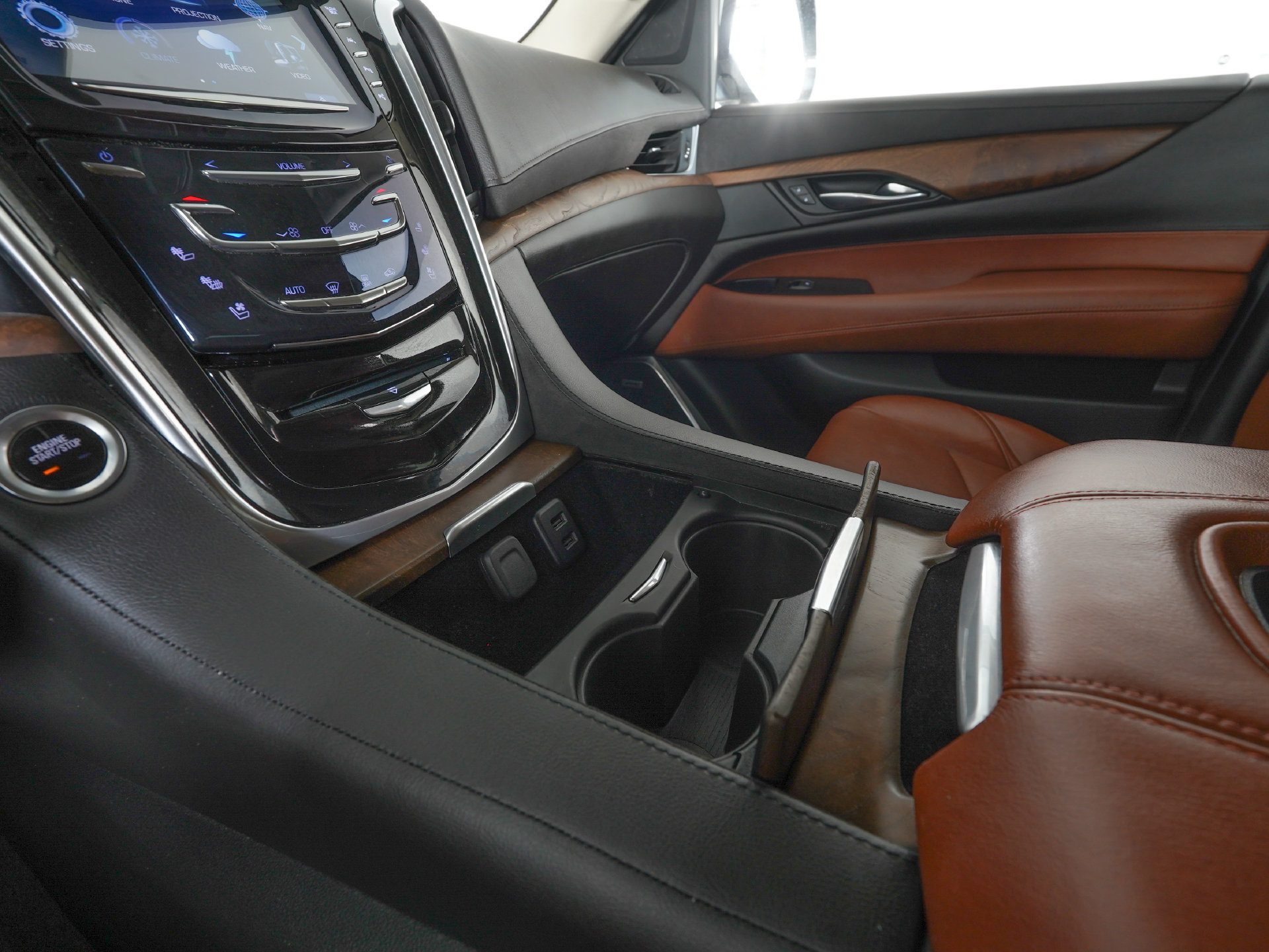 Used 2020 Cadillac Escalade Premium Luxury AWD/4WD image 26
