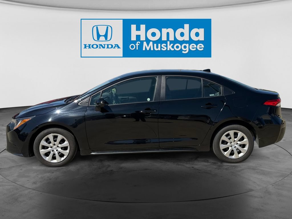 Used 2025 Toyota Corolla LE FWD image 8