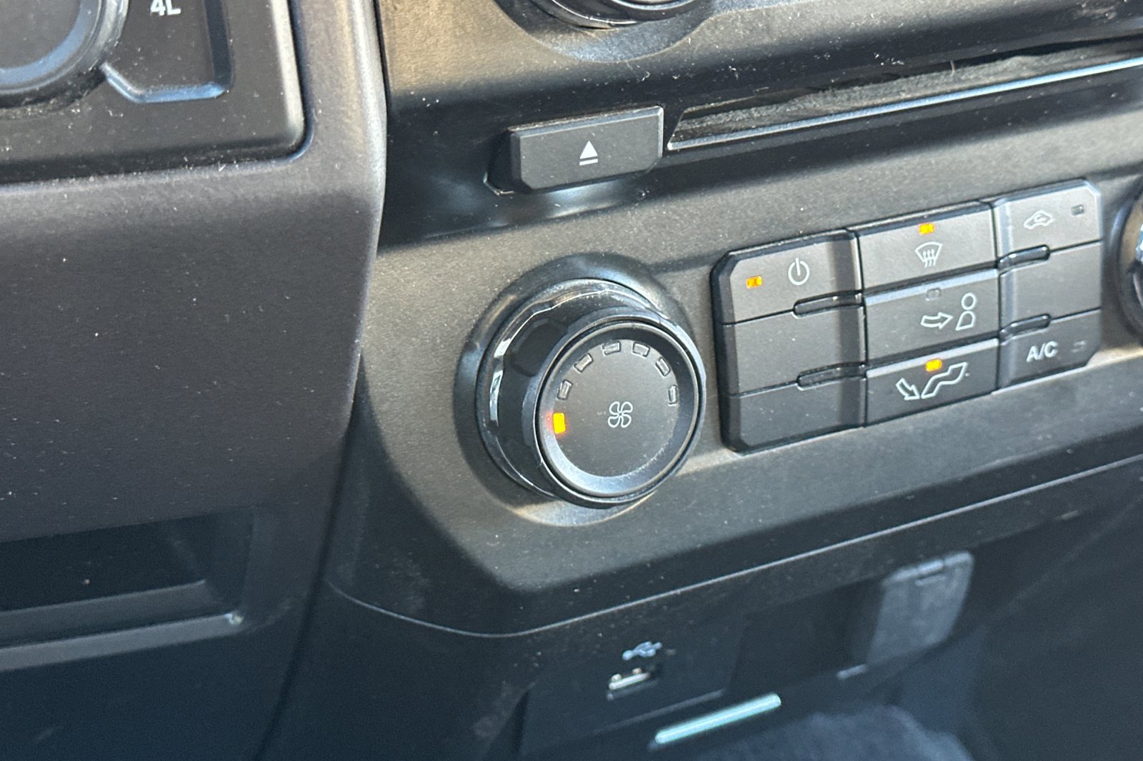 Used 2016 Ford F150 XLT image 27