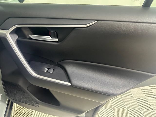 Used 2023 Toyota RAV4 XLE AWD/4WD image 23