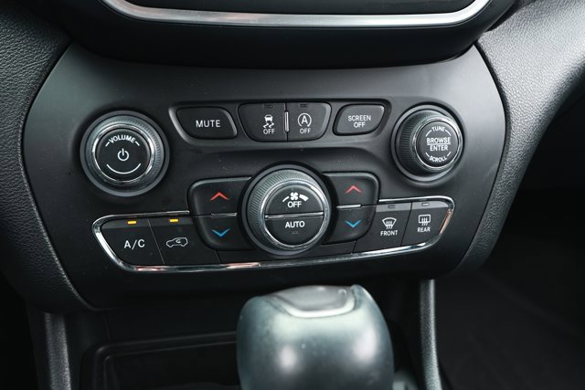 Used 2022 Jeep Cherokee Latitude Lux w/ Mopar Interior Package AWD/4WD image 18