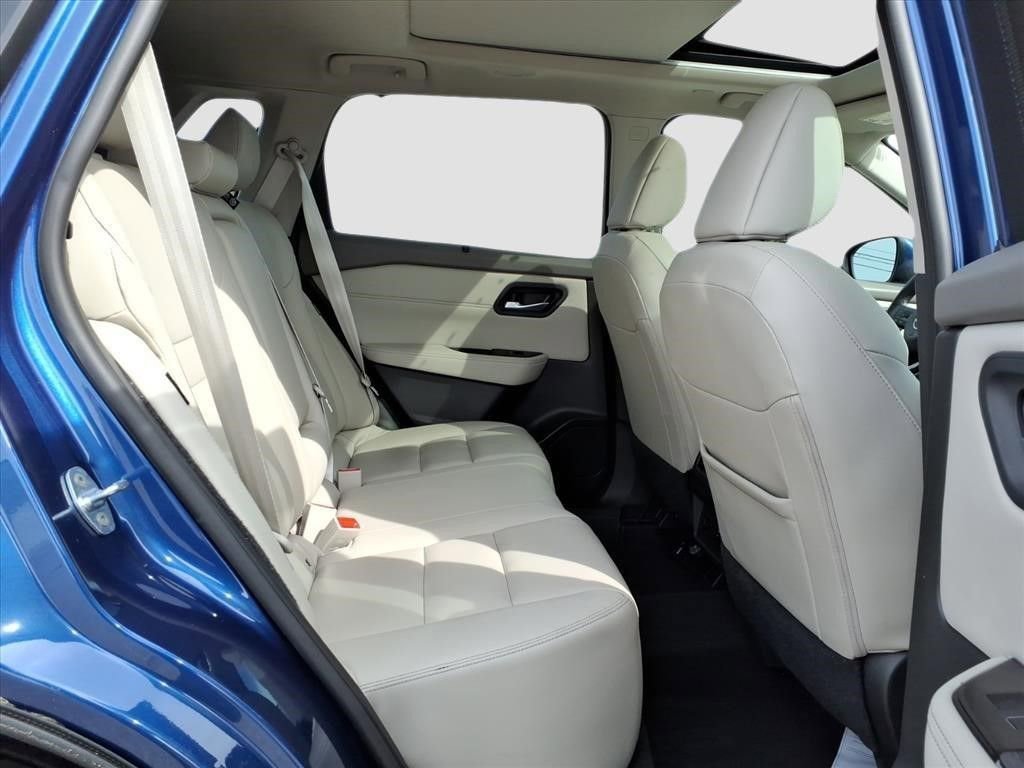 Used 2023 Nissan Rogue SL w/ SL Premium Package FWD image 12