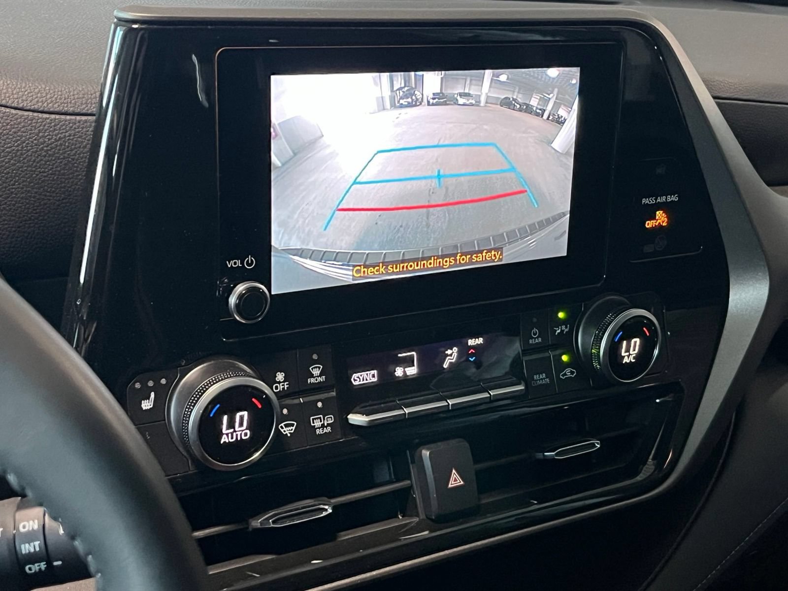 Used 2025 Toyota Highlander XLE FWD image 22