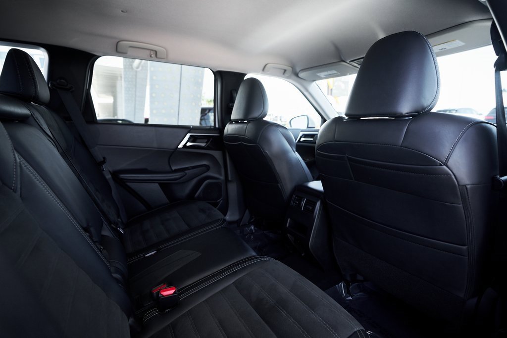 Used 2024 Mitsubishi Outlander SE image 24