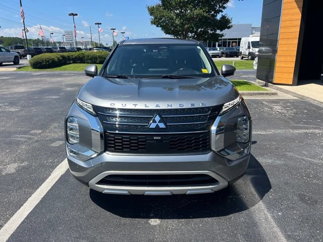 Used 2024 Mitsubishi Outlander SE FWD image 2