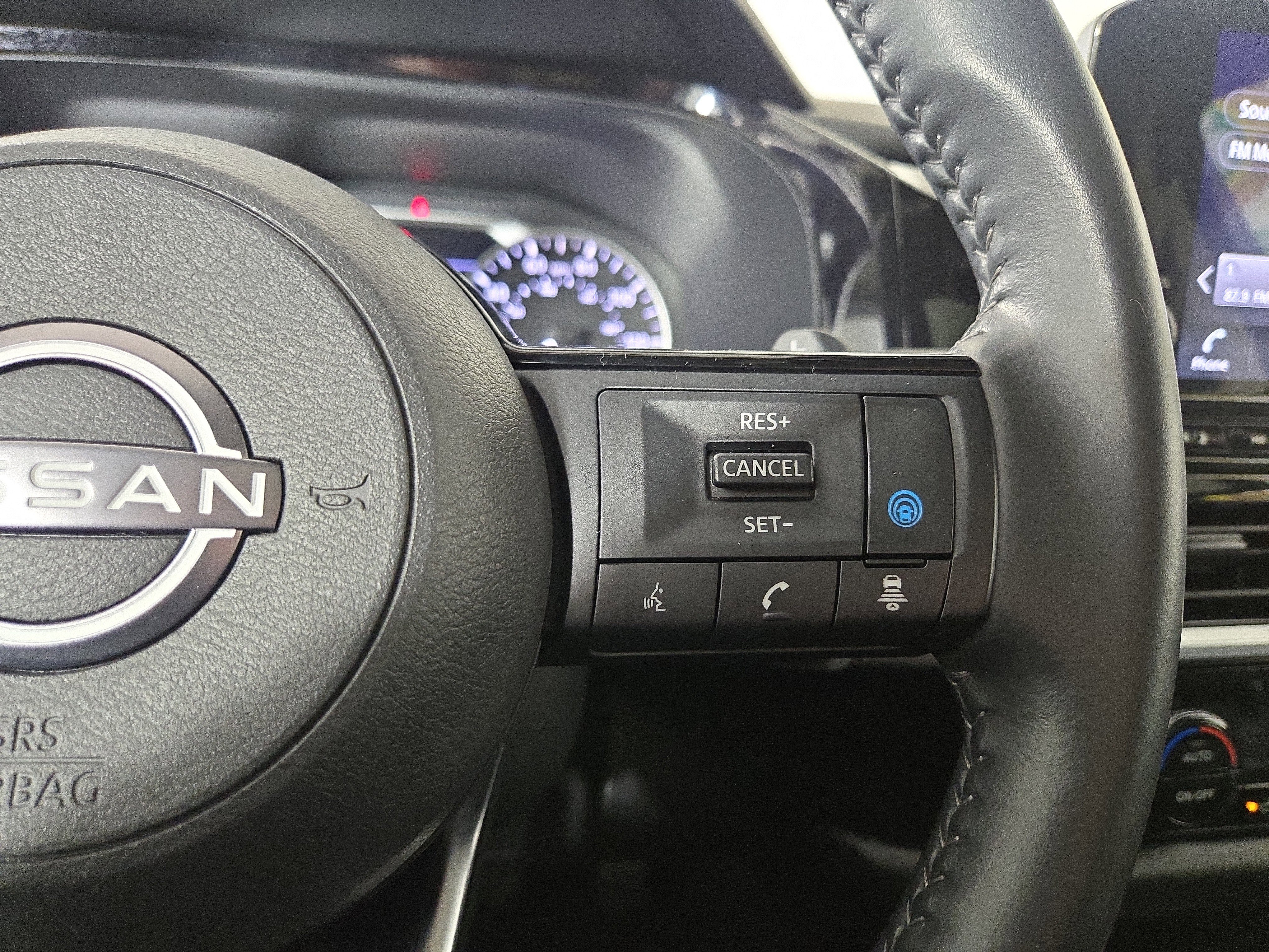 Used 2024 Nissan Pathfinder SL w/ SL Premium Package image 17