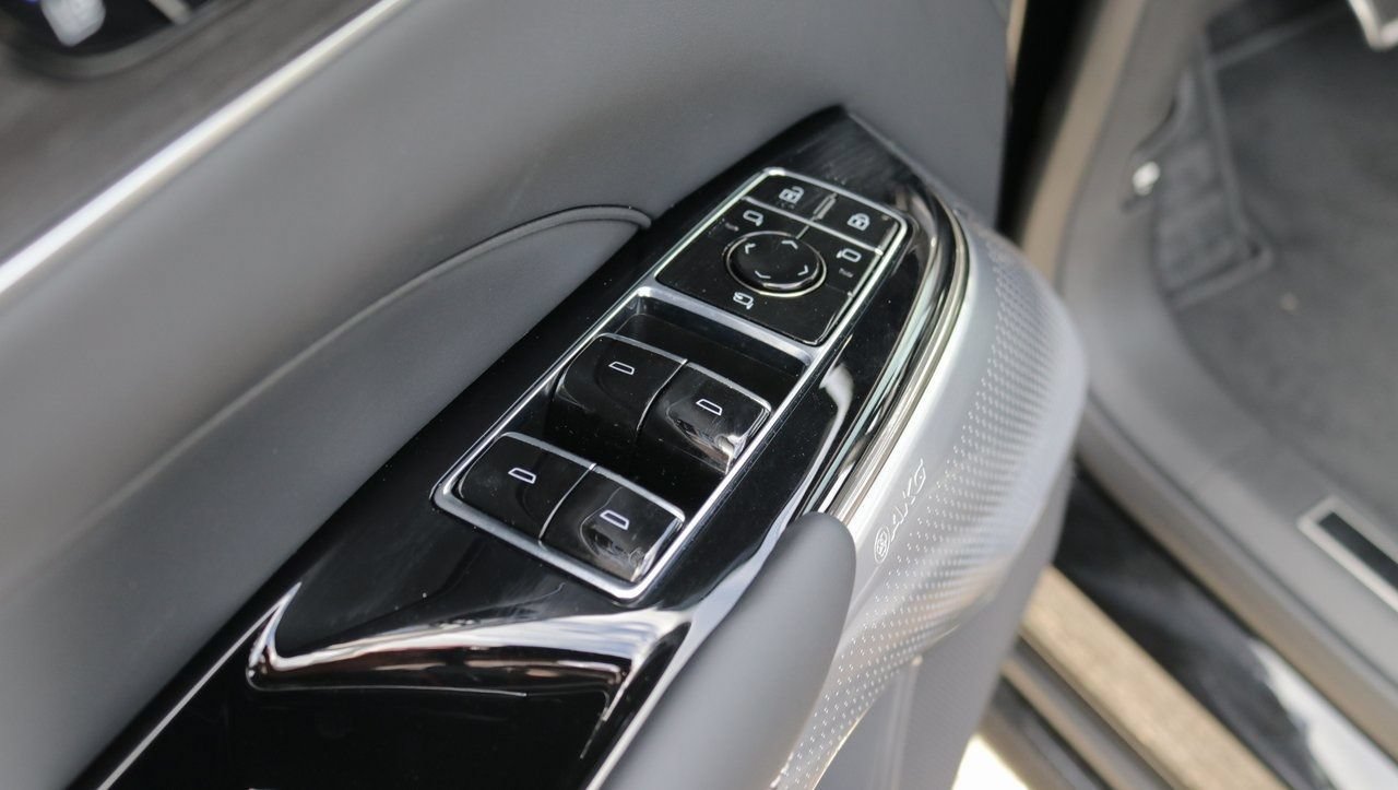 New 2026 Cadillac Lyriq V w/ Exterior Carbon Fiber Package AWD/4WD image 29