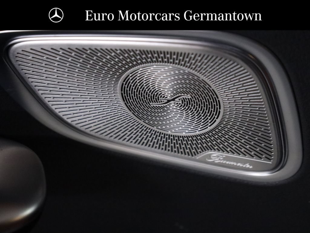 Used 2024 Mercedes-Benz GLC 300 4MATIC image 11