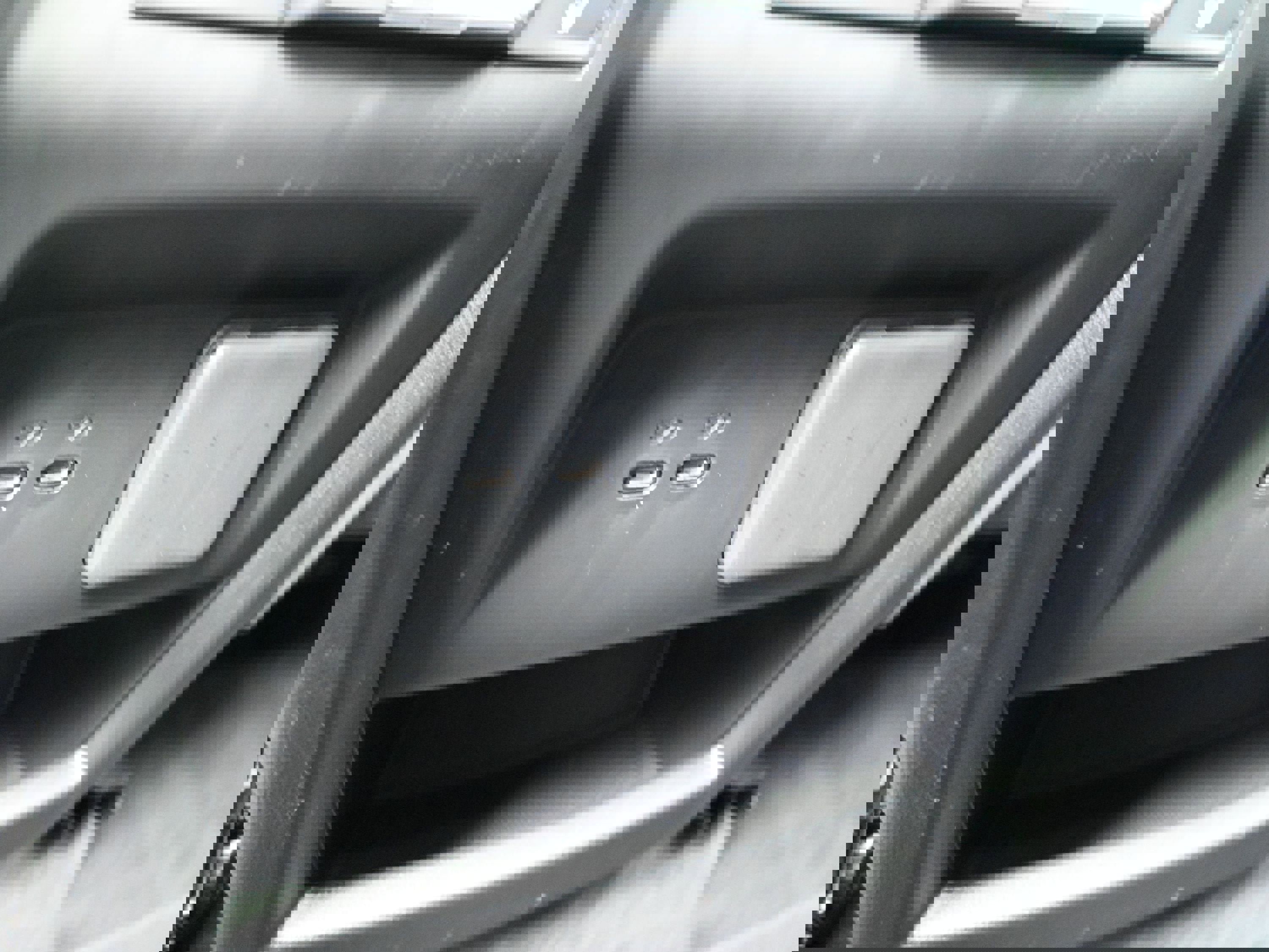 Used 2024 Chevrolet Traverse RS image 25