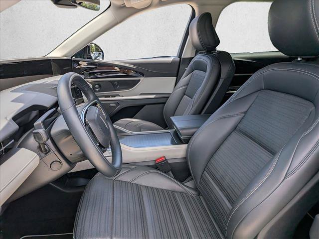 Used 2025 Lincoln Nautilus Reserve AWD/4WD image 10