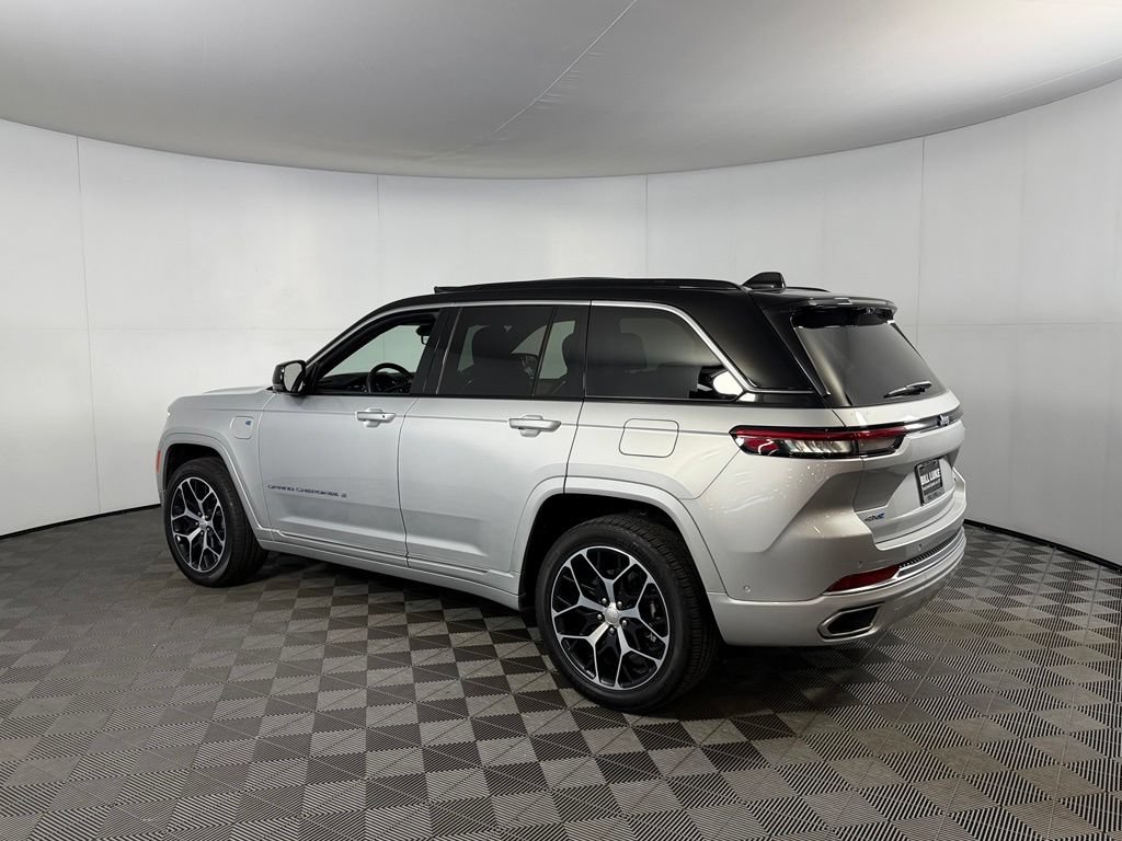 Used 2024 Jeep Grand Cherokee Summit AWD/4WD image 9