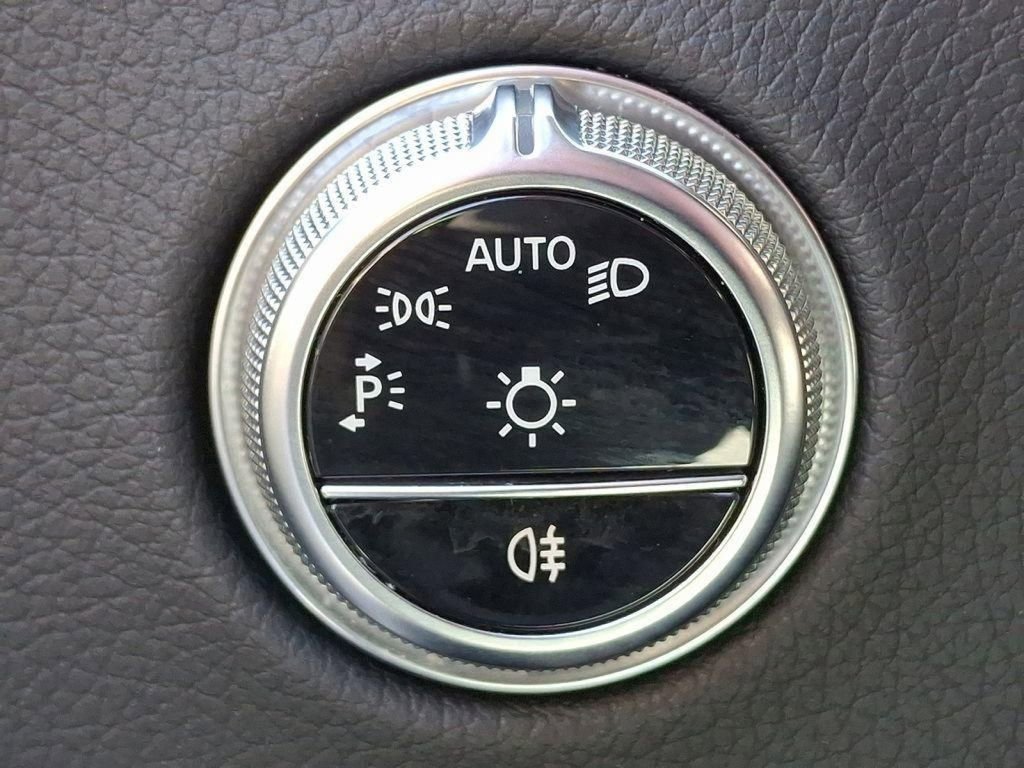 Used 2024 Mercedes-Benz GLC 300 4MATIC image 23