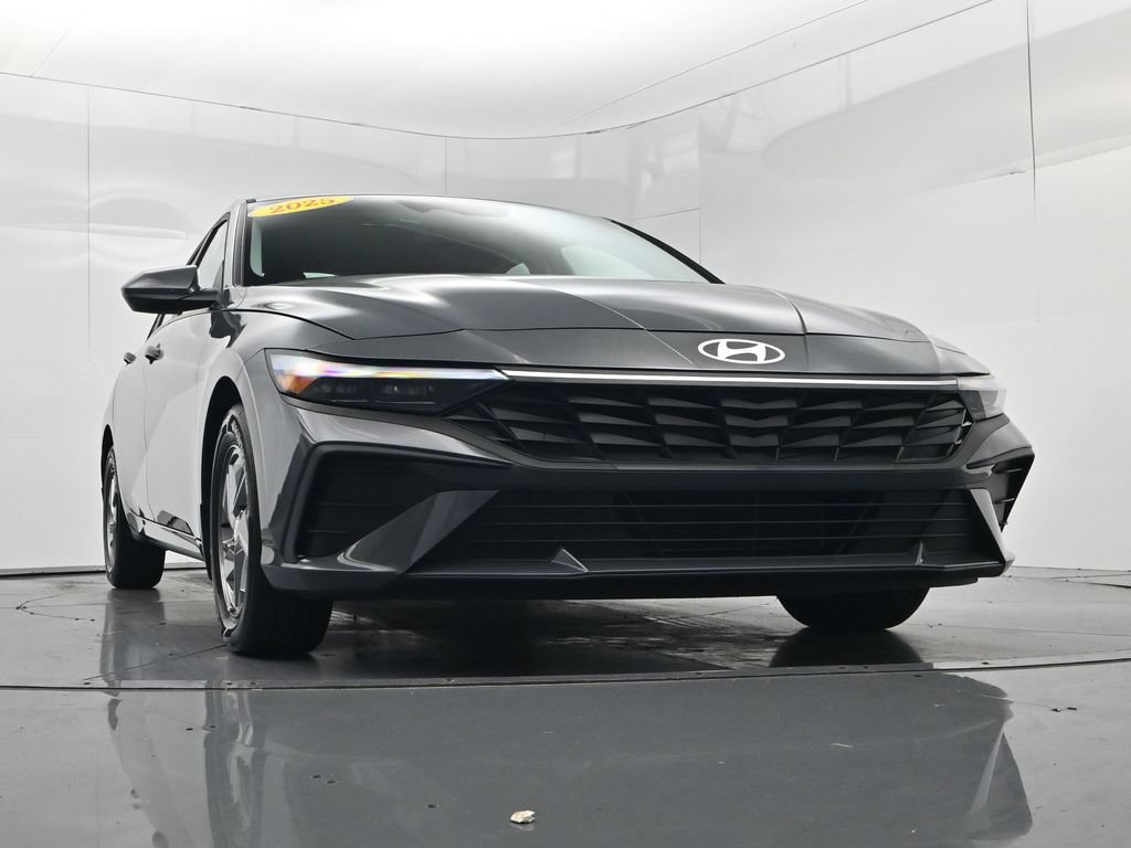 Used 2025 Hyundai Elantra SE FWD image 36