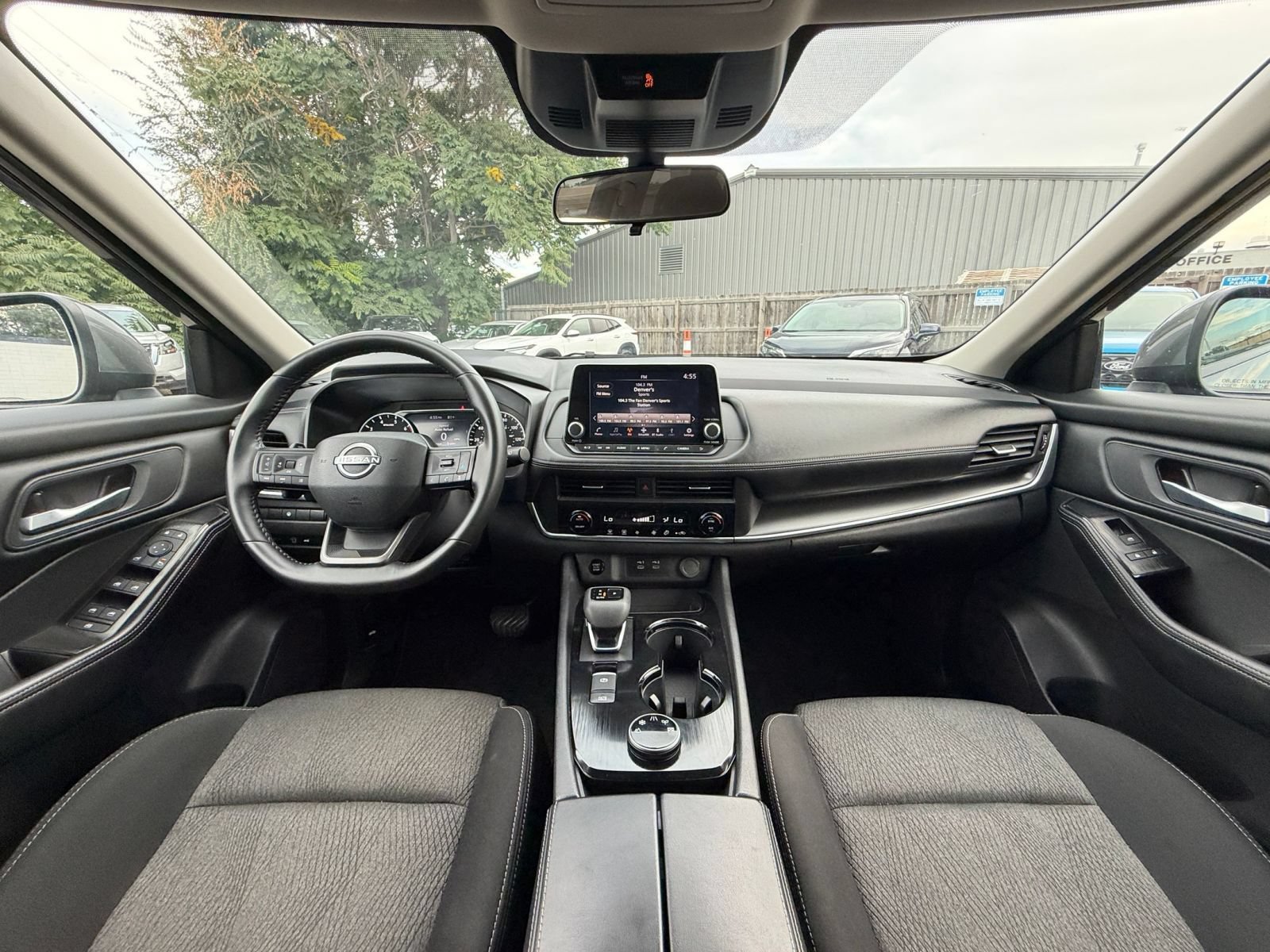 Used 2025 Nissan Rogue SV AWD/4WD image 34