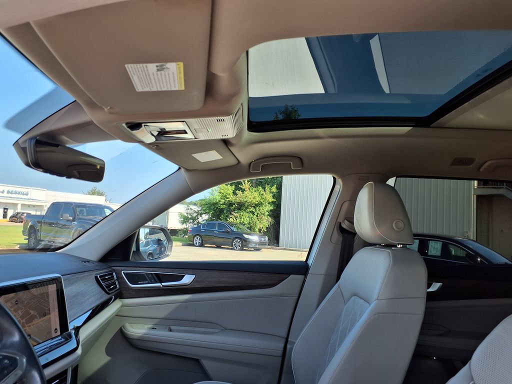 Used 2025 Volkswagen Atlas SEL Premium R-Line AWD/4WD image 32